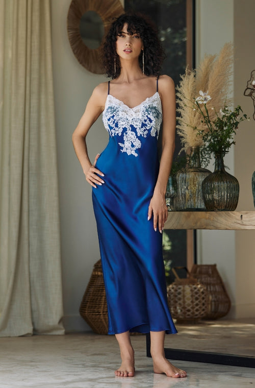 Long babydoll in blue silk edged with white lace - Marjolaine - 3
