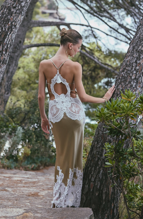 Nuisette longue Artémis en soie lin ornée de dentelle et de broderie blanche - Marjolaine - 1