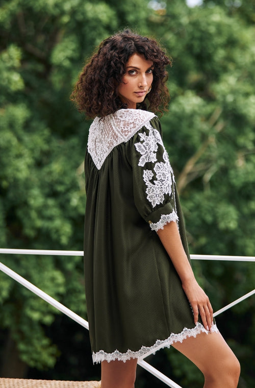 Short dress in green silk and white lace - Marjolaine - 2