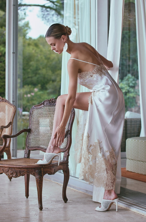 Long slit nightie Apolline in white silk adorned with beige lace - Marjolaine - 2