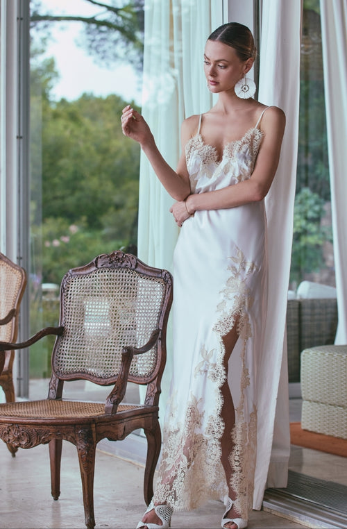 Long slit nightie Apolline in white silk adorned with beige lace - Marjolaine - 1