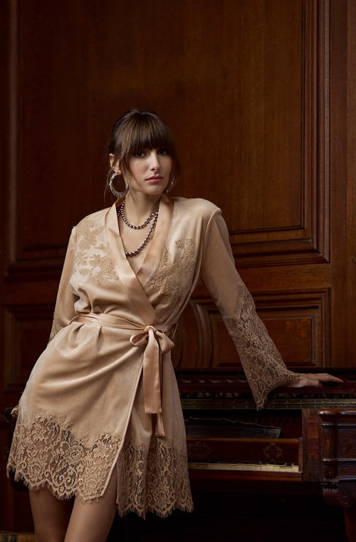 Short dressing gown in beige velvet and sequined lace - Marjolaine - 1