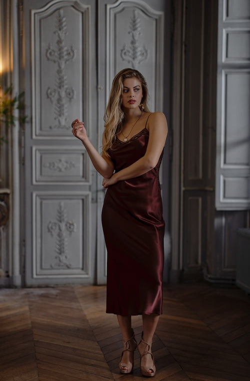 Long silk nightie with sexy back details - Marjolaine - 3