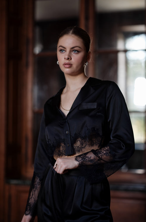 Top court façon chemise en satin et dentelle noire - Marjolaine - 1